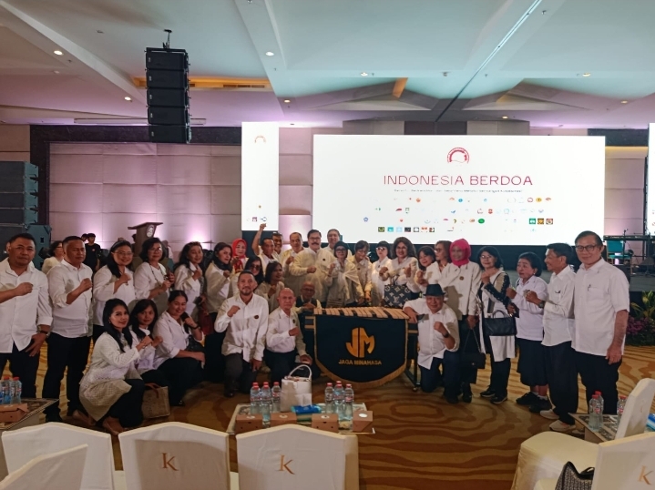 Ketum PPNI, Jan Samuel Maringka beserta jajaran pengurus PPNI