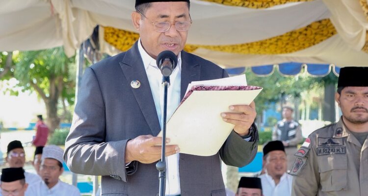 Bupati Haltim Jadi Inspektur Upacara