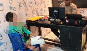 foto Istri Sah Pelaku buat Laporan di Polsek Wasile
