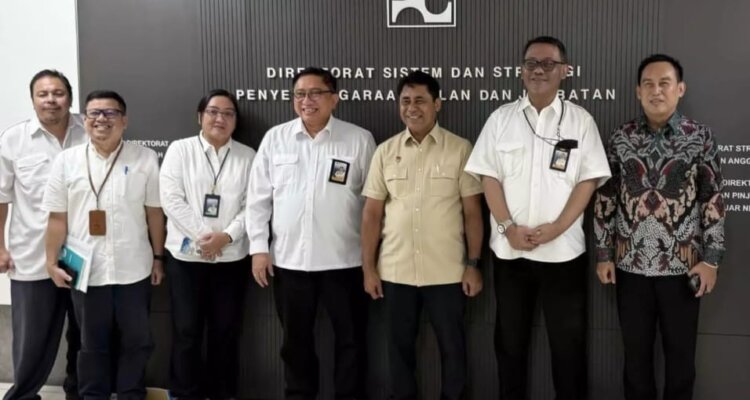 Dokumentasi Foto Bersama Bupati Haltim Bersama Kementrian PUPR Dokumentasi Foto Bersama Bupati Haltim Bersama Kementrian PUPR