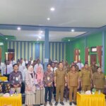 Foto bersama Sekda haltim dan Peserta