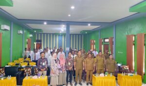 Foto bersama Sekda haltim dan Peserta